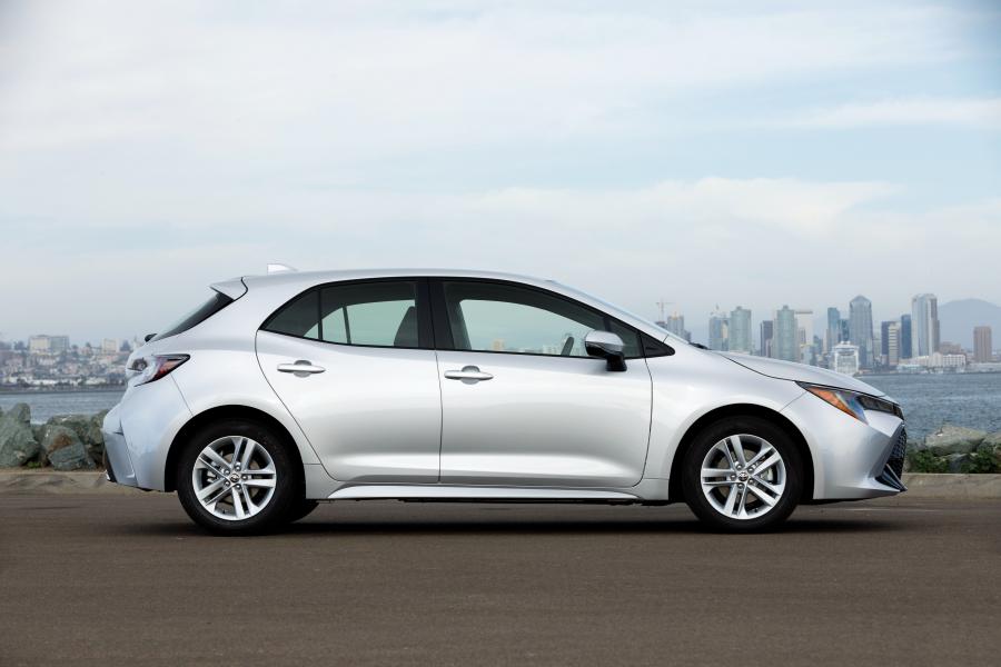  Toyota Corolla SE Hatchback 2018 года  (NA) (фото 21 из 30)